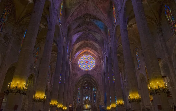 Interior da Catedral de Santa Maria de Palma (La Seu) em Palma — Fotografia de Stock