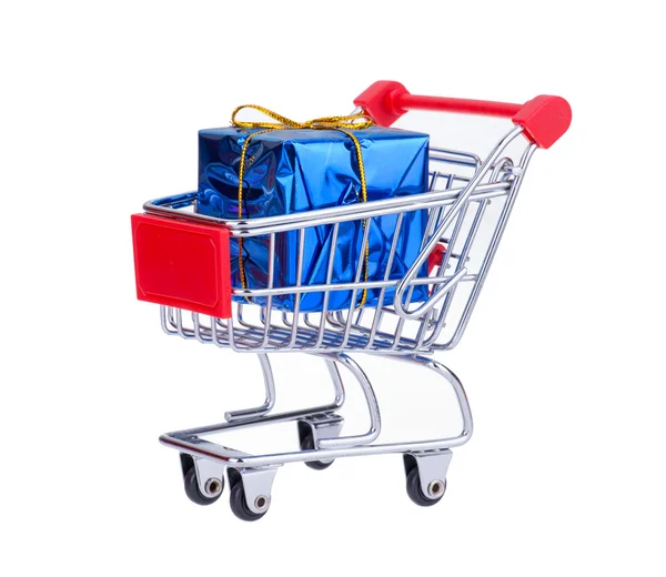 Carrito de compras con caja regalo — Foto de Stock