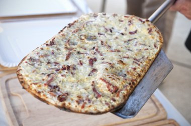 taze pişmiş Fransız flammkuchen