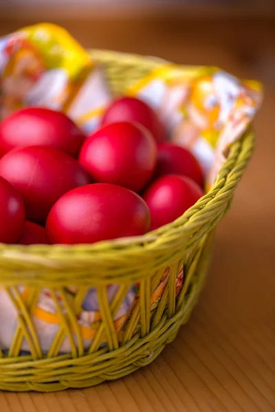 Uova di Pasqua rosse — Foto Stock