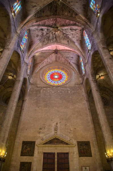 Innenraum der Kathedrale von Santa Maria von Palma (la seu) — Stockfoto