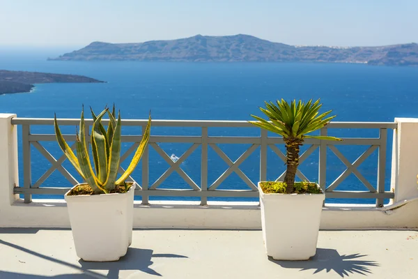 Hermosa vista al mar desde Fira en Santorini, Grecia — Foto de Stock