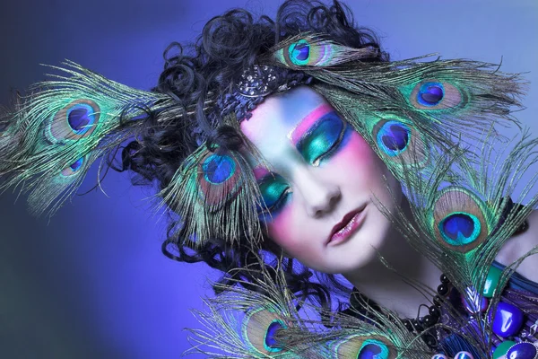 Tavus kuşu görüntü kadın.