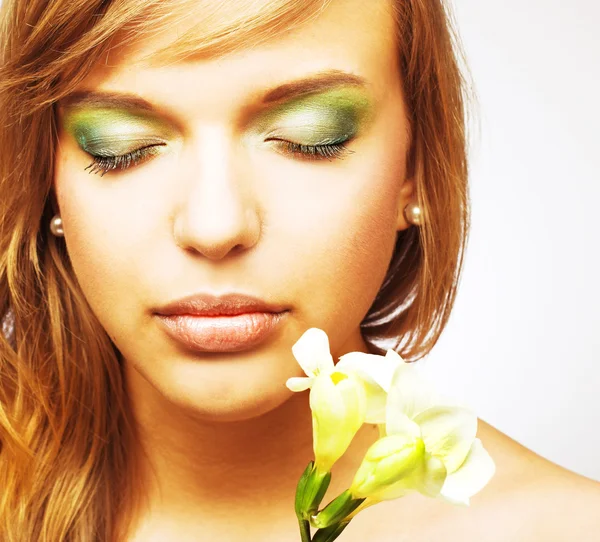 Girl with flowers — Stock Photo, Image