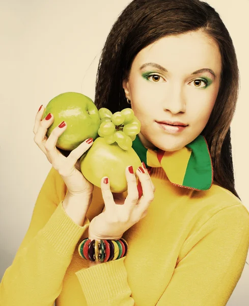 Young woman with fruits — Stock Photo, Image