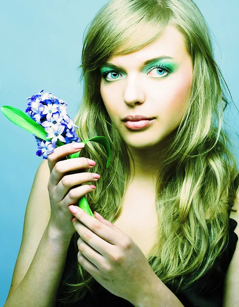Meisje witn hyacint — Stockfoto