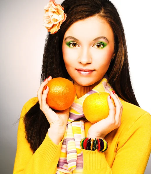 Young woman with fruits — Stock Photo, Image