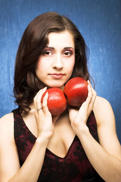 Meisje met appels — Stockfoto