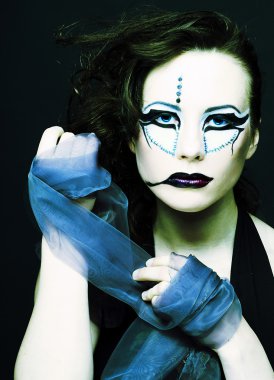 eşarp genç bir bayanla