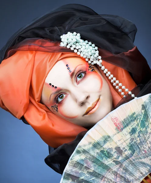 Young lady with fan — Stock Photo, Image