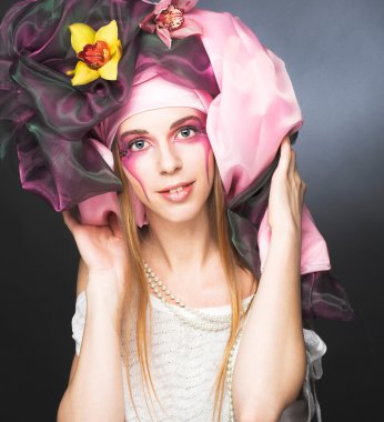 genç bir bayanla orkide