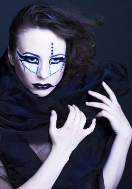 eşarp genç bir bayanla