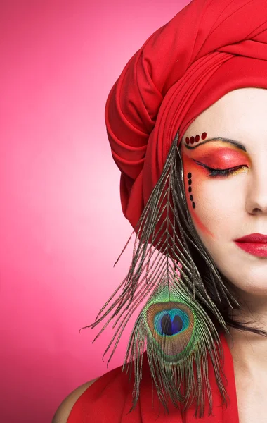 Femme en turban rouge — Photo