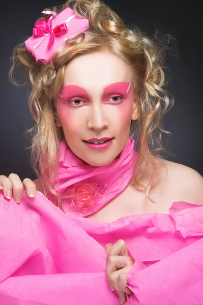 Vrouw in roze. — Stockfoto