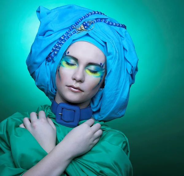 Young woman in blue turban — Stock Photo, Image