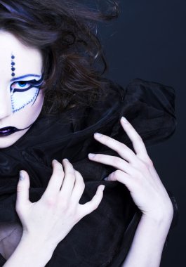 eşarp genç bir bayanla