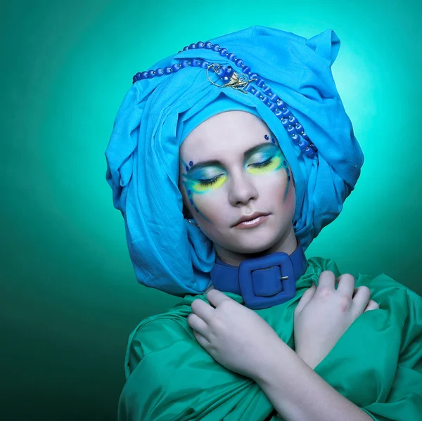 Young woman in blue turban — Stock Photo, Image