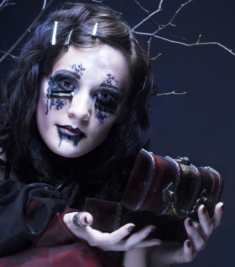 Genç Bayan witn kutusu