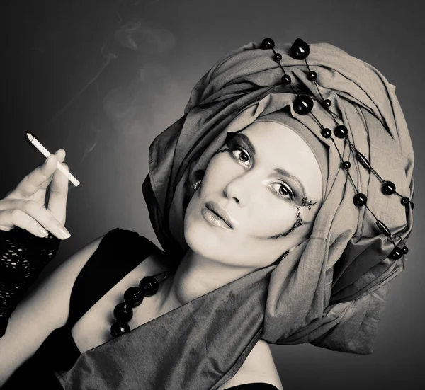 Smoking lady — Stock Photo, Image