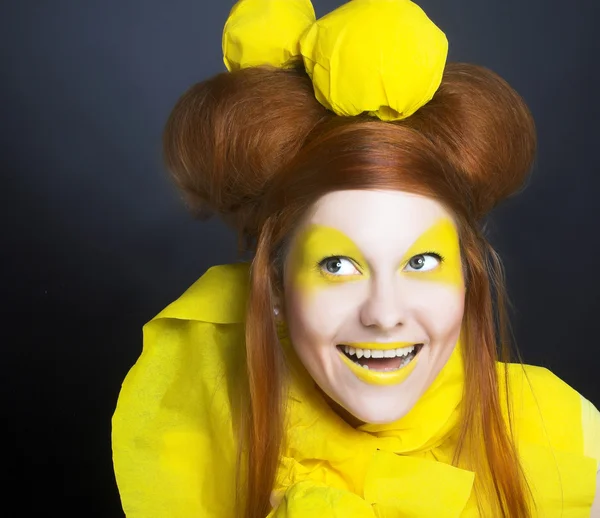 Girl in yellow. — Stock Photo, Image