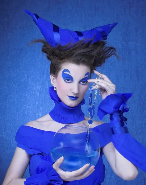 Frau in blau — Stockfoto