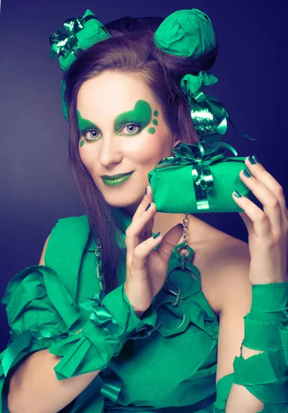 Mulher em verde . — Fotografia de Stock