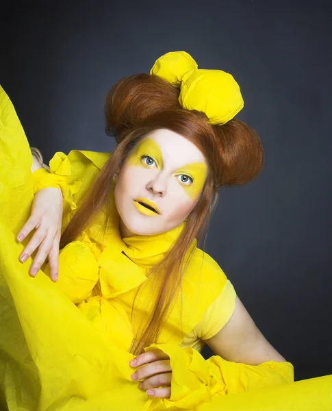 Girl in yellow. — Stock Photo, Image