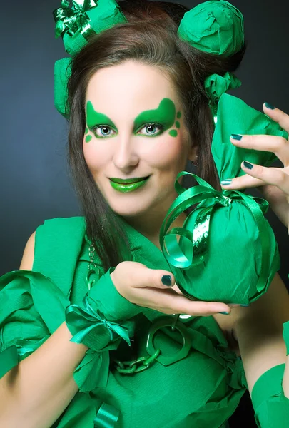 Mujer en verde . —  Fotos de Stock