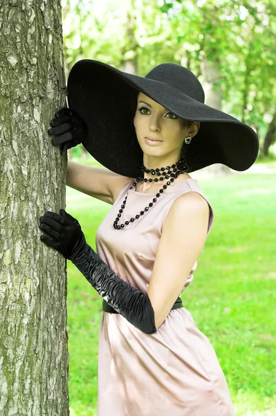 Young woman in black hat — Stock Photo, Image
