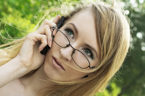 Jonge vrouw — Stockfoto