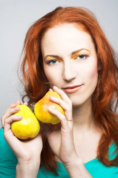 Jonge vrouw — Stockfoto