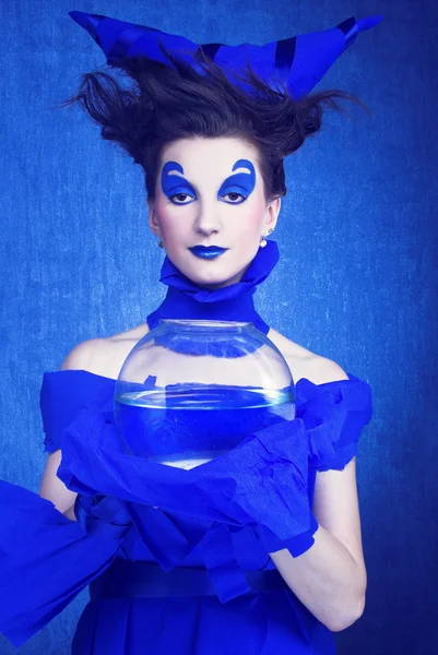 Kvinne i blått – stockfoto
