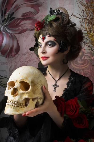 Woman with roses and skull — Stock Photo, Image