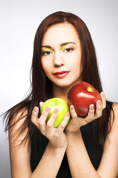 Frau mit Äpfeln — Stockfoto