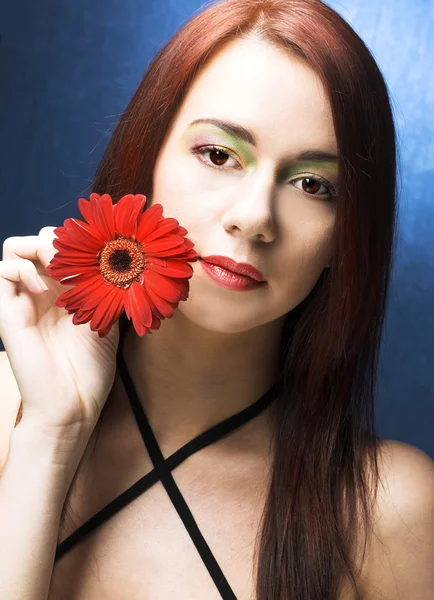 花を持つ女性 — ストック写真