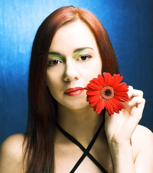 Frau mit Blume — Stockfoto