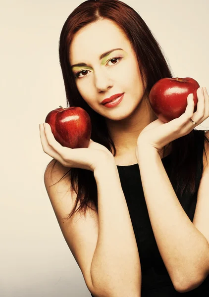 Elma olan kadın — Stok fotoğraf