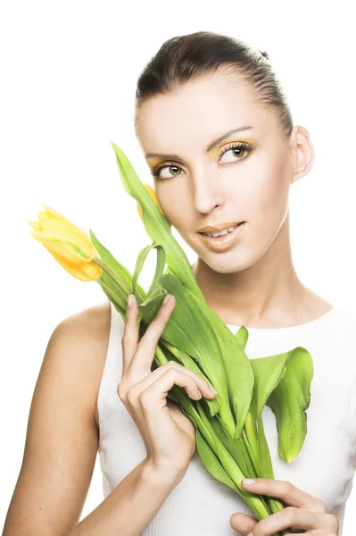 Mulher com tulipas amarelas — Fotografia de Stock