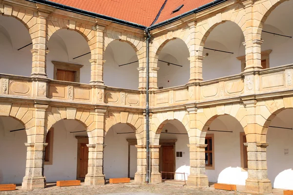 Portici nel castello di Moravska Trebova, Repubblica Ceca . — Foto Stock