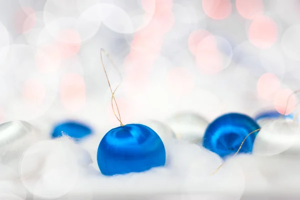 Carte de Noël avec boules et bokeh — Photo