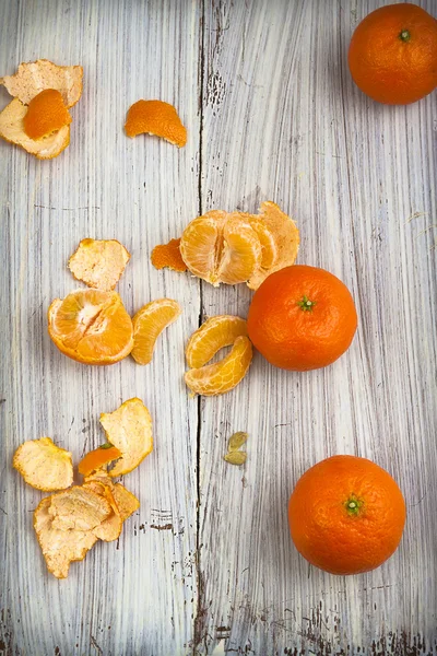 Art vintage tausta oranssi kartonki pöytä valkoinen wodden — kuvapankkivalokuva