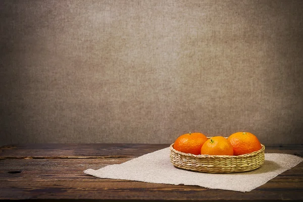 Мистецтво старовинний фон апельсинова дошка стіл дерев'яний — стокове фото