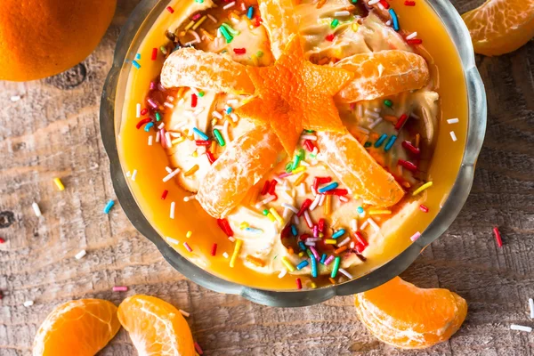 Fruchtcreme Dessert Orange Holzbrett — Stockfoto