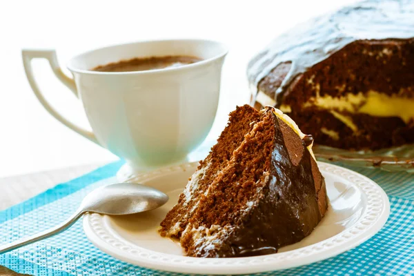 Gâteau dessert brownie cacao tasse de café sucrée — Photo