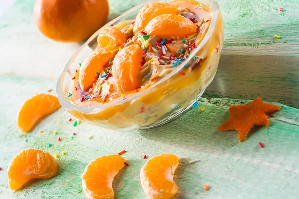 Orangencreme Dessert Früchte Holzbrett — Stockfoto