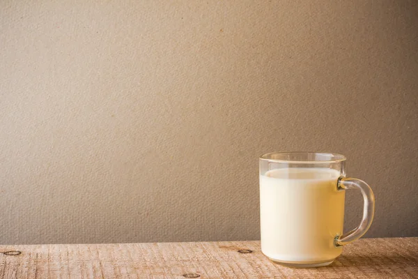 Milk glass wooden vintage background — Stock Photo, Image