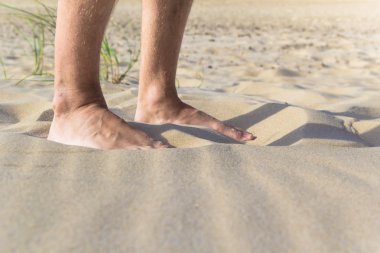 plaj deniz kum bacaklar portre