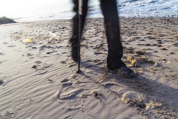 Nordic yürüyüş koşmak sporu yürüyüş Hareket Bulanıklığı açık kişi bacaklar se — Stok fotoğraf