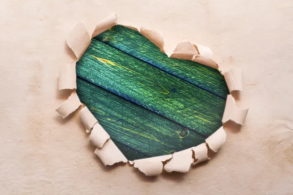Snímek srdce papíru hranice tvar dest staré dřevěné — Stock fotografie