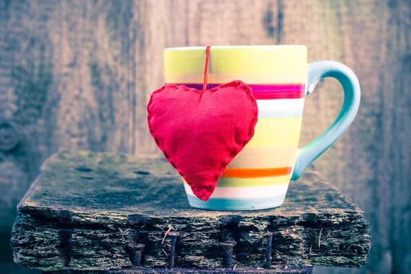 Heart hung colored cup — Stock Photo, Image